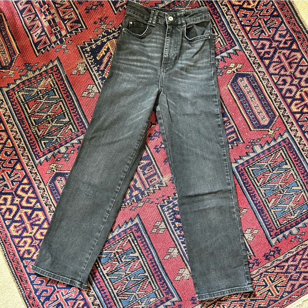 Ankle Crop High Rise Straight-Leg Jeans in Faded Black